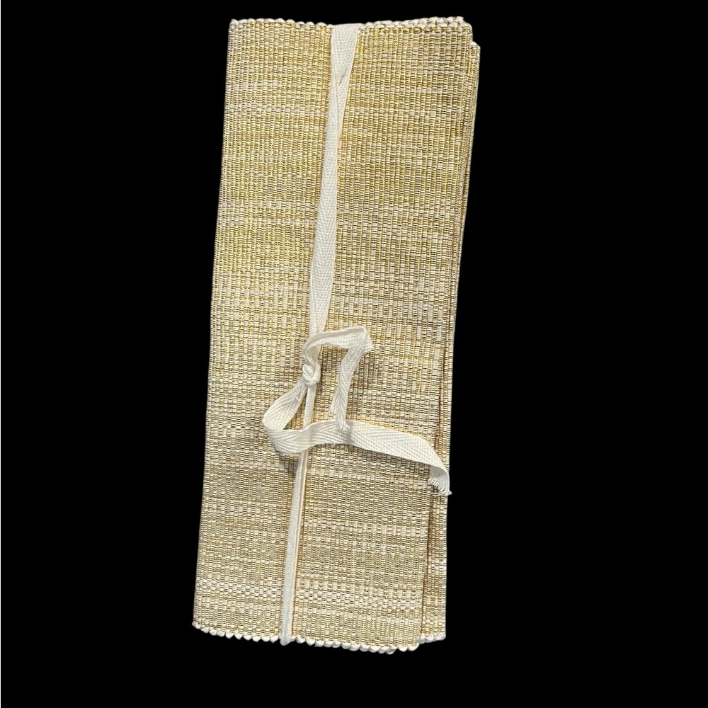 NWOT Luxe Habitat White Gold Metallic Textile Placemats-Set of 4 Holiday